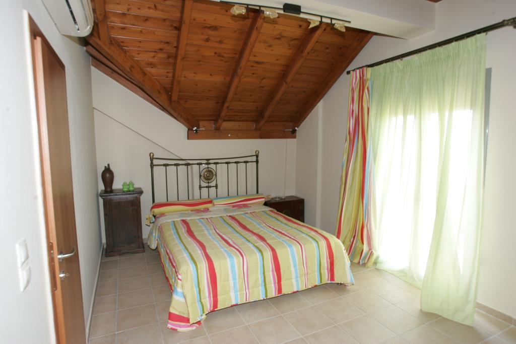 Erofili Villas Lourdata  Zimmer foto